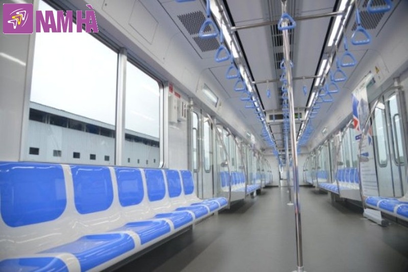 Nội thất đoàn tàu có thiết kế ghế dành riêng cho người khuyết tật. Ảnh: VGP/Băng Tâm